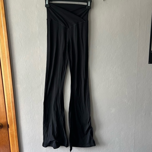 Aerie Offline Black Crossover Flare Leggings Size Small - Picture 1 of 5